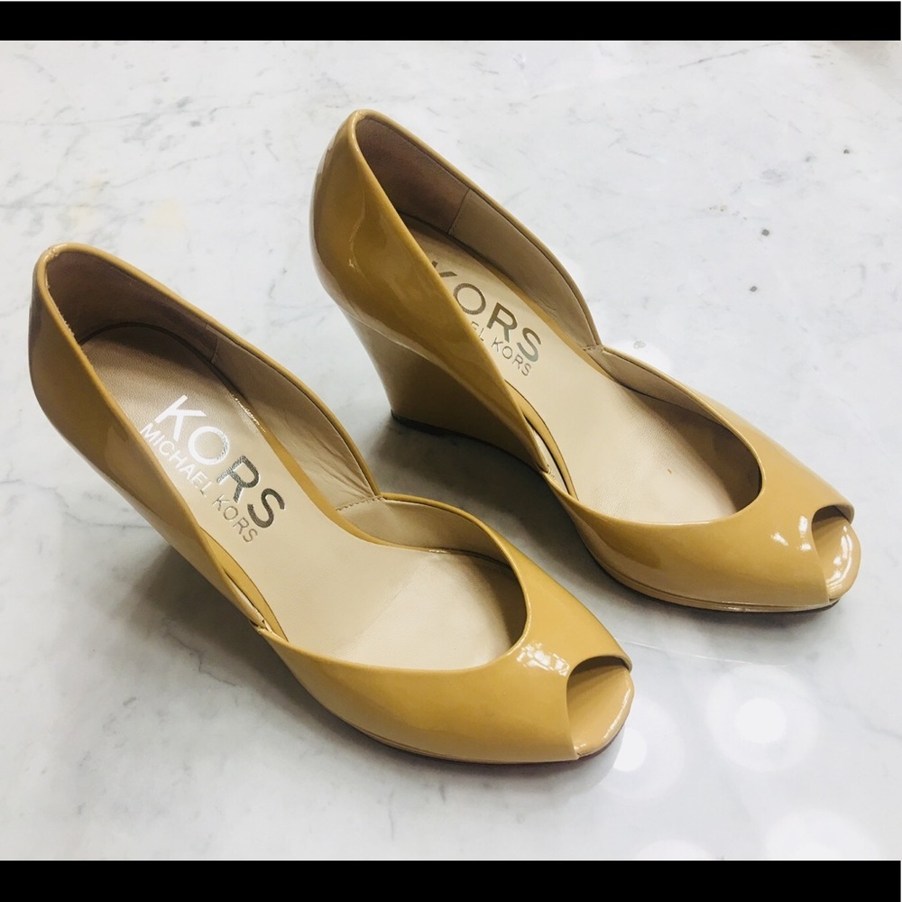 Michael Kors nude patent wedge